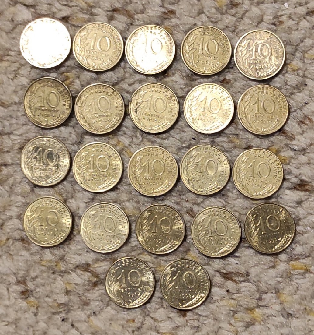  Set 021: Frankreich Münzlot mit 22 Stück 10 Centime verschiedener Jahrgänge   