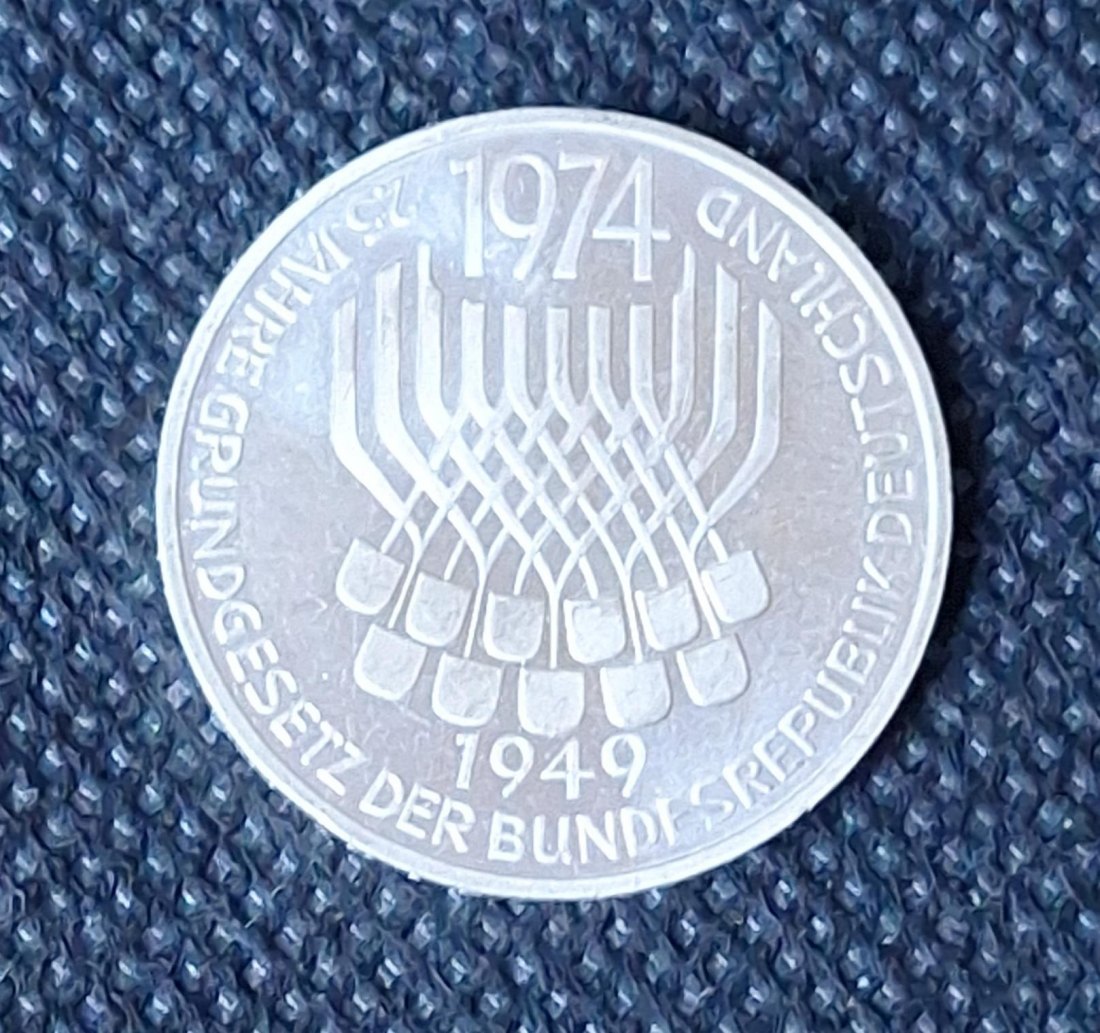  Silber Gedenkmünze BRD: 5 DM 1974 F, Grundgesetz, Feingewicht 7,0 Gramm Silber   