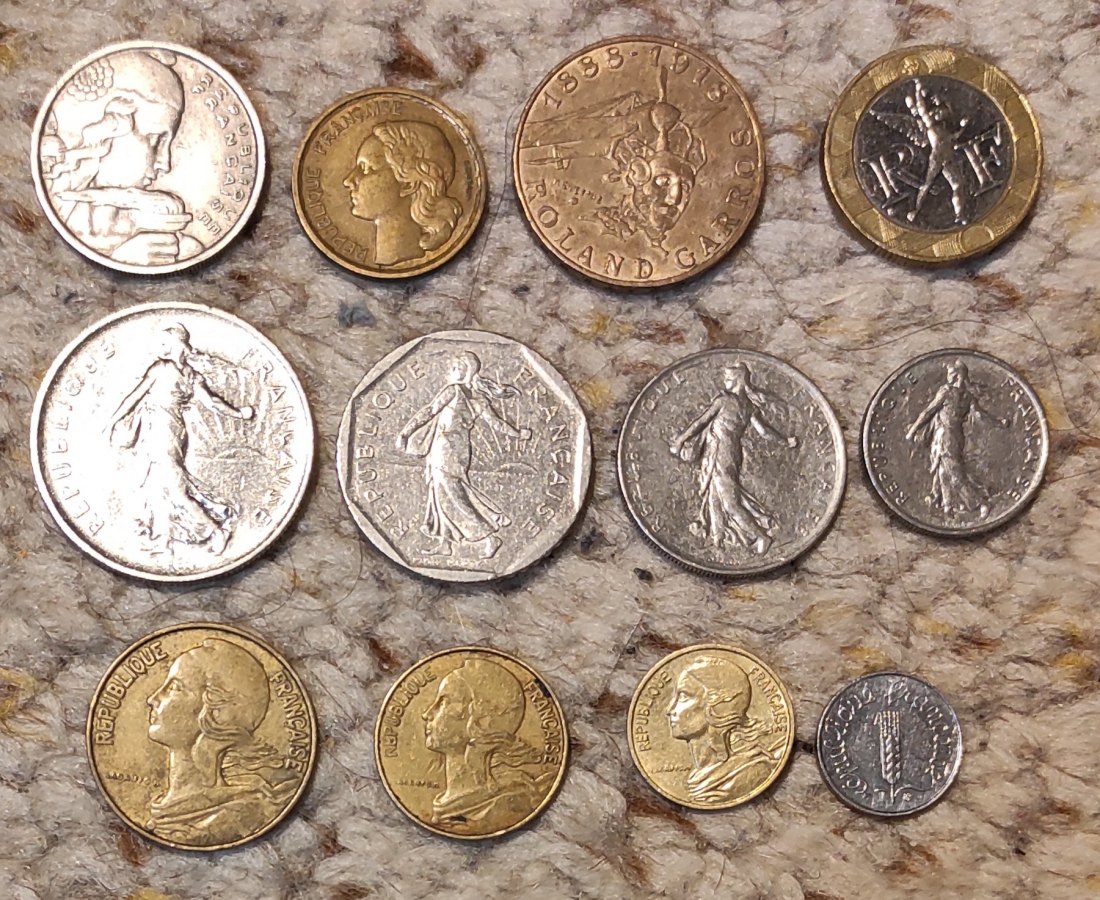  Set 010: Frankreich Münzlot mit 12 verschiedenen Münzen   