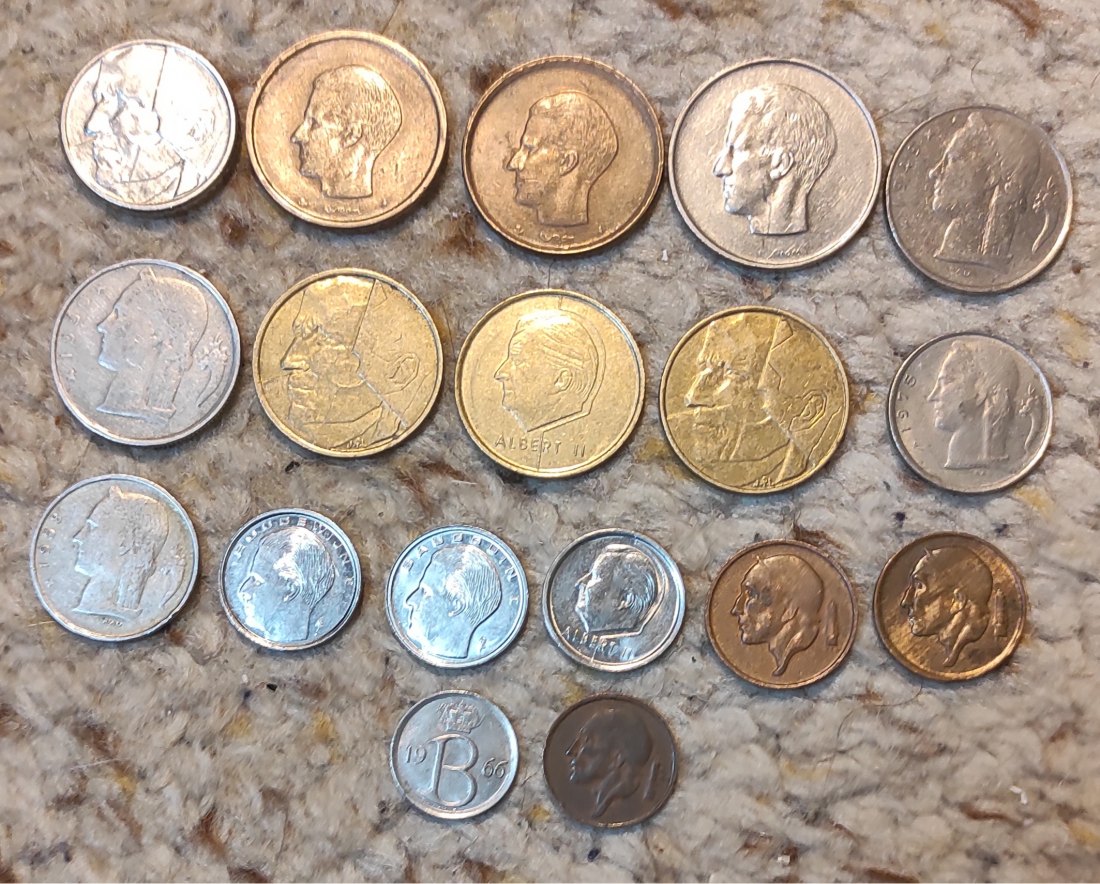  Set 027: Belgien Münzlot mit 18 verschiedenen Münzen   