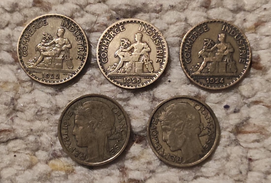  d004: Frankreich Lot mit 5 älteren 1 Franc Stücken, 1922, 1923, 1924, 1931, 1932   