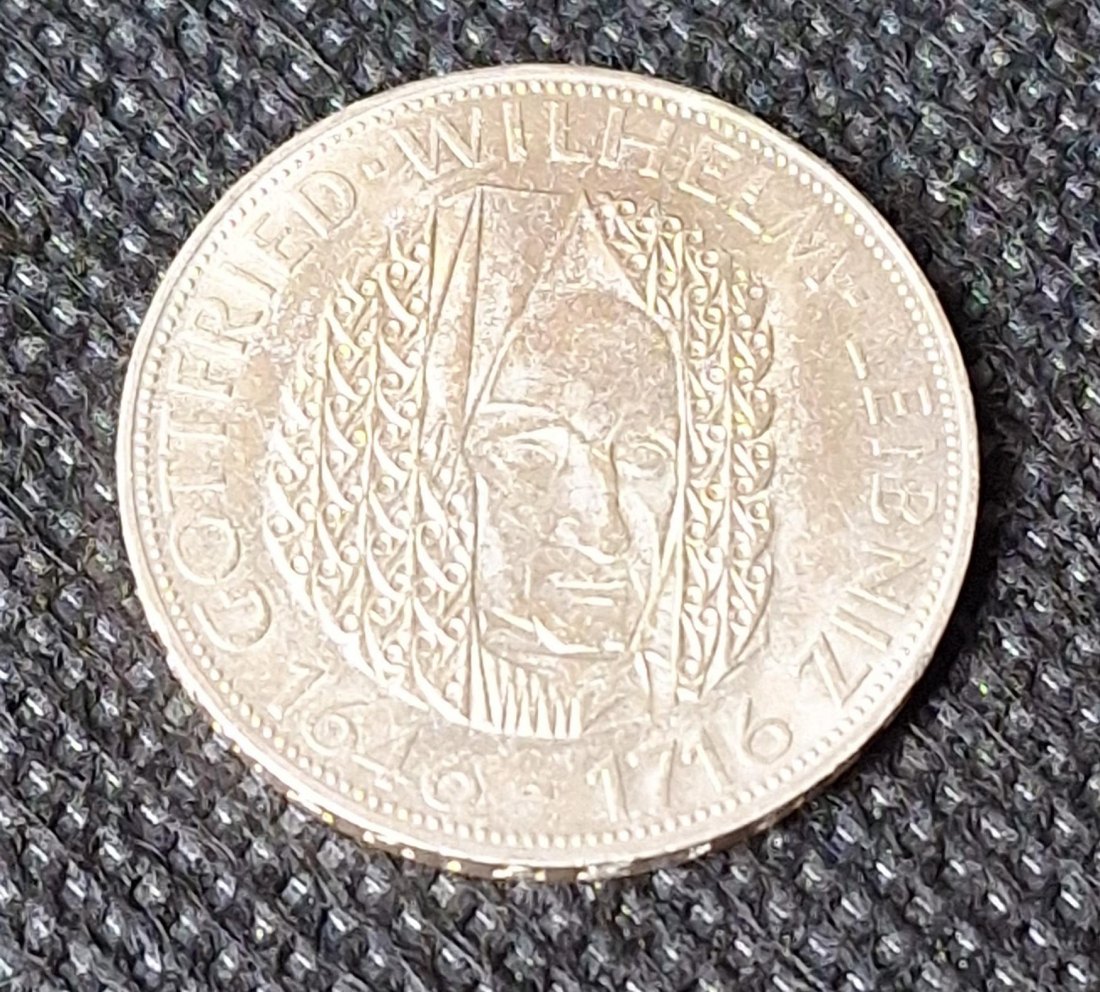  BRD Silber Gedenkmünze in feiner Erhaltung: 5 DM 1966 D, Leibniz, ST, Feingewicht 7,0 Gramm Silber   