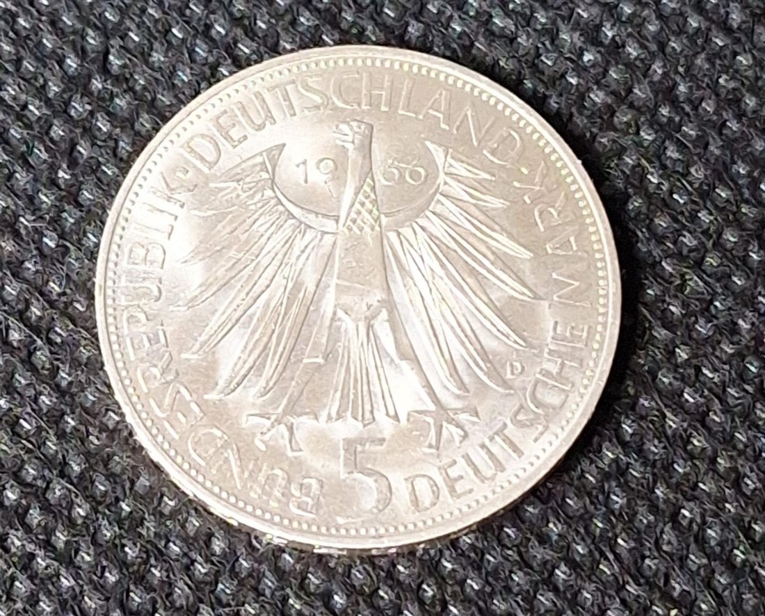  BRD Silber Gedenkmünze in feiner Erhaltung: 5 DM 1966 D, Leibniz, ST, Feingewicht 7,0 Gramm Silber   