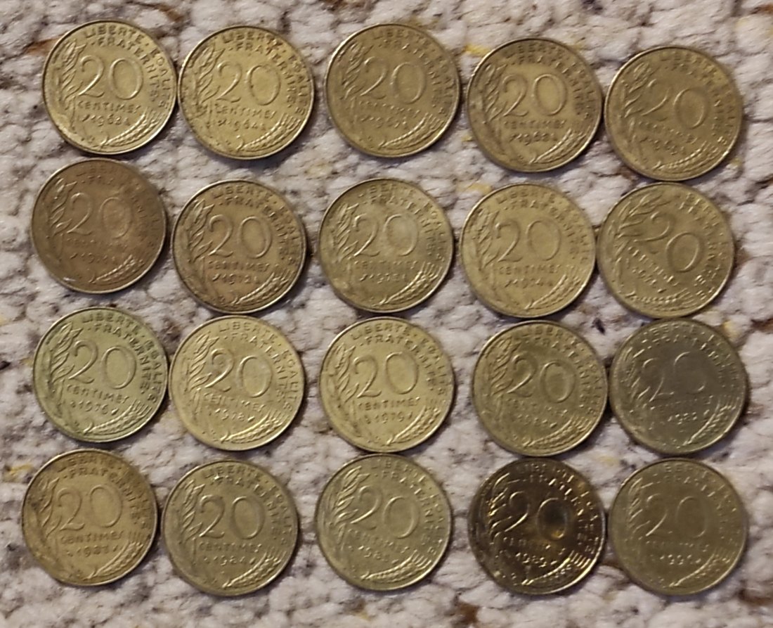  Set 021: Frankreich Münzlot mit 20 Stück 20 Centimes verschiedener Jahrgänge   