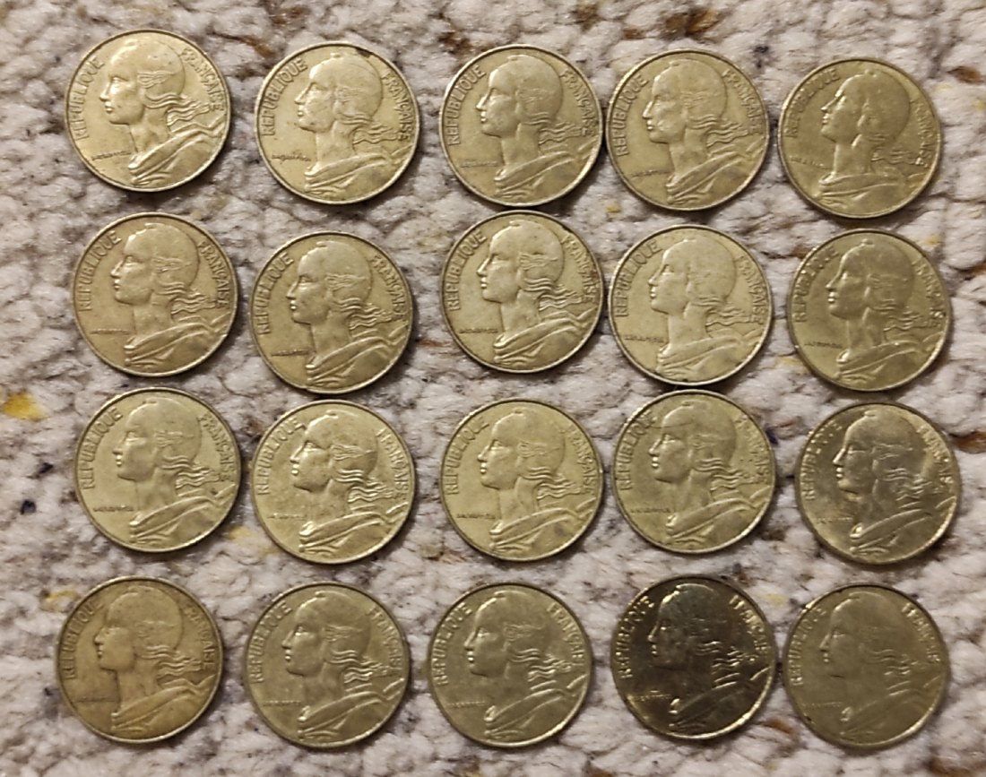  Set 021: Frankreich Münzlot mit 20 Stück 20 Centimes verschiedener Jahrgänge   