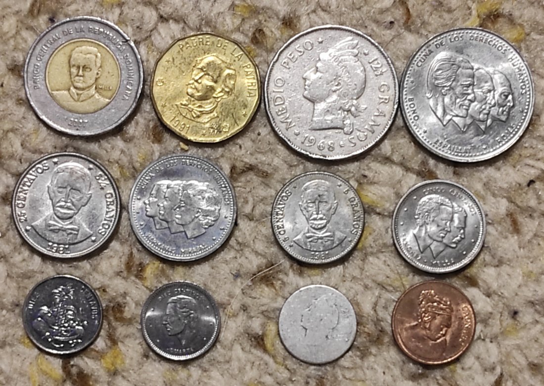  Set 025: Dominikanische Republik Münzlot mit 12 verschiedenen Münzen   