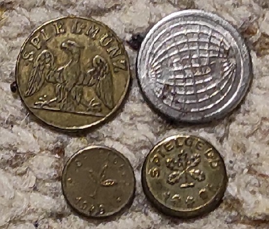  Spielgeld 4 Stück, 2 Mark, 1 Spielmünze, 10 Pfennig, 5 Pfennig   
