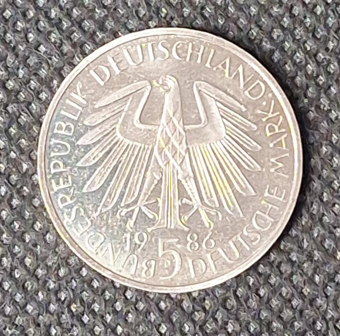  BRD Gedenkmünze: 5 DM 1986 D, Universität Heidelberg in bankfrisch/Stempelglanz   