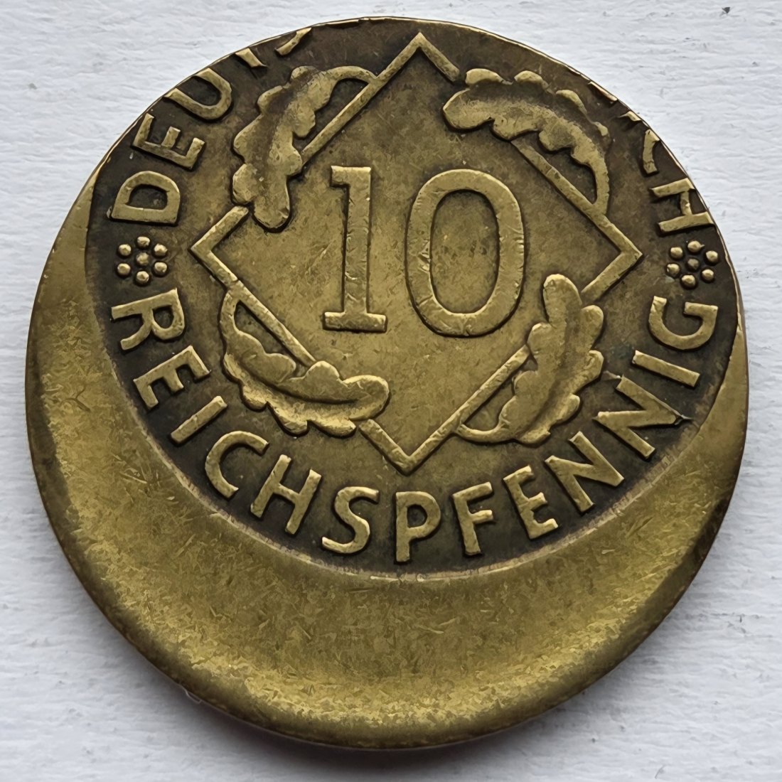  Weimarer Republik: 10 Pfennig 1924 stark dezentriert   