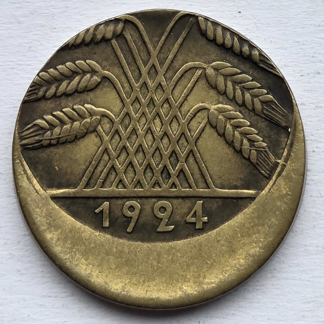  Weimarer Republik: 10 Pfennig 1924 stark dezentriert   