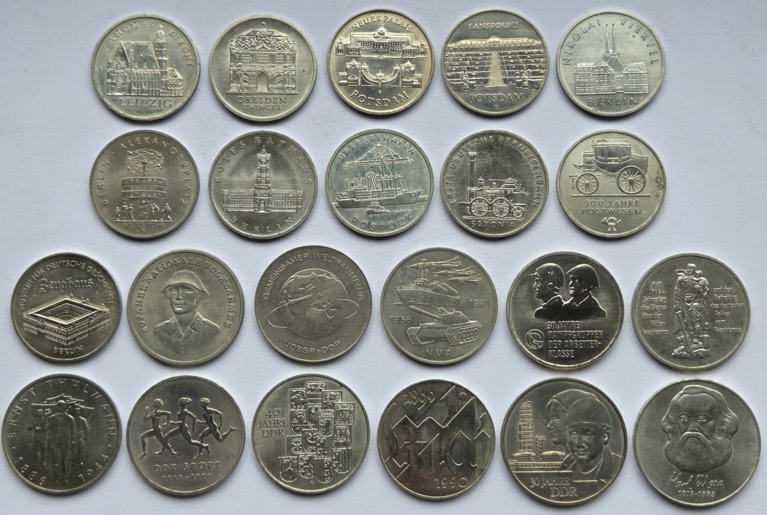  DDR: Großes Lot aus 22 verschiedenen Gedenkmünzen   