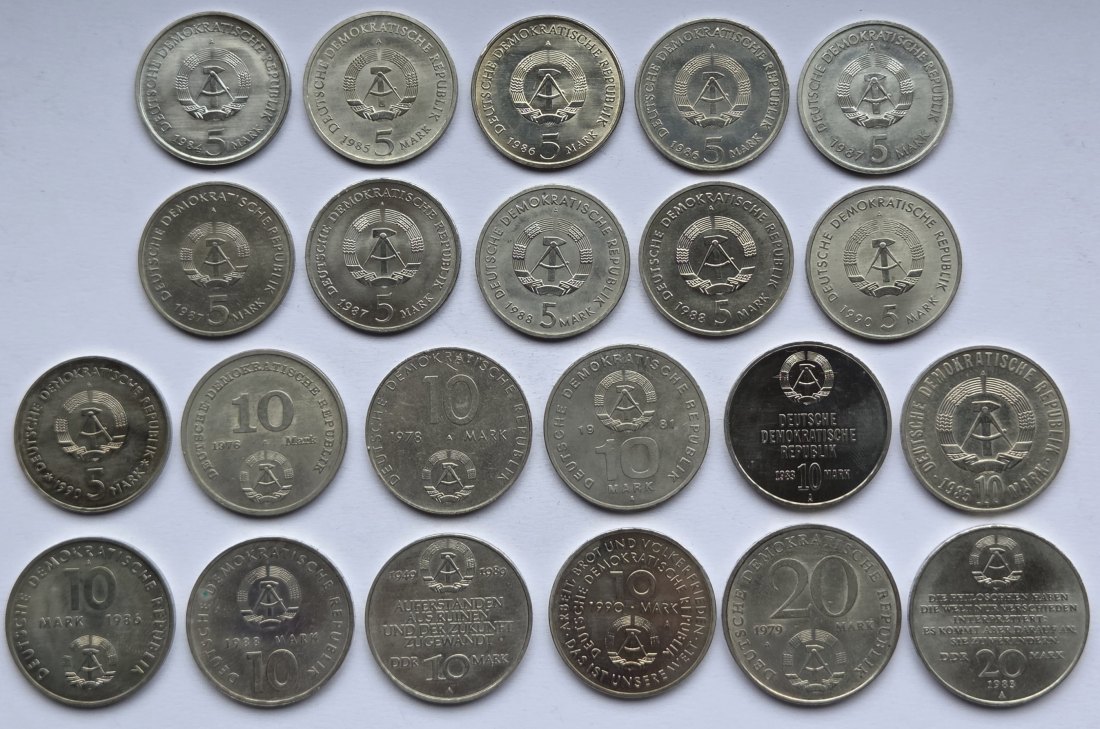  DDR: Großes Lot aus 22 verschiedenen Gedenkmünzen   