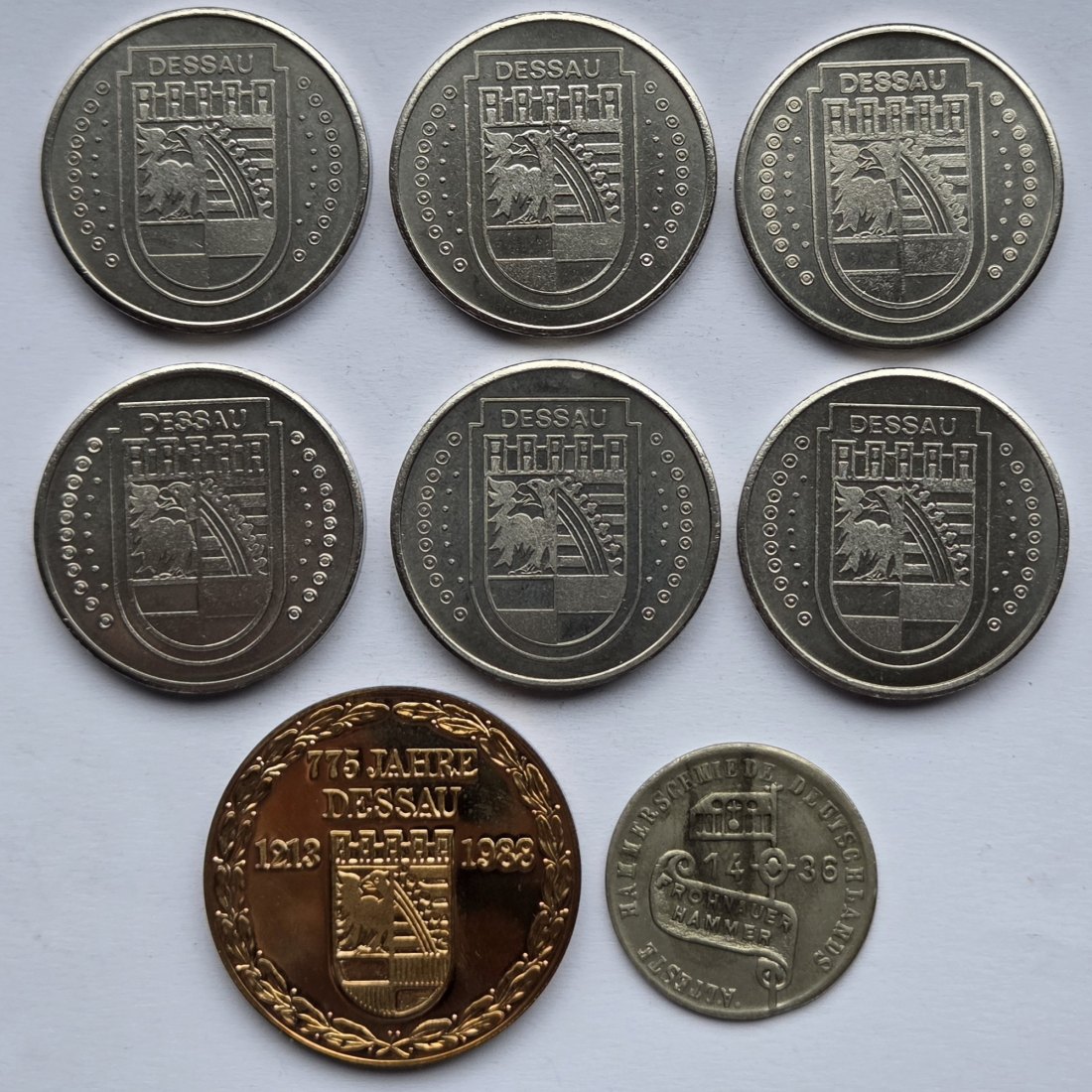  DDR: Lot aus acht verschiedenen Medaillen   