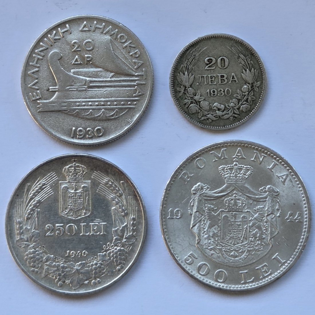  Südosteuropa: Lot aus vier Silbermünzen, zusammen 26 g Feinsilber   