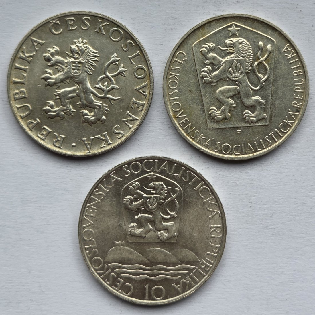  Tschechoslowakei: Drei verschiedene 10 Kronen, zusammen 18 g Feinsilber   