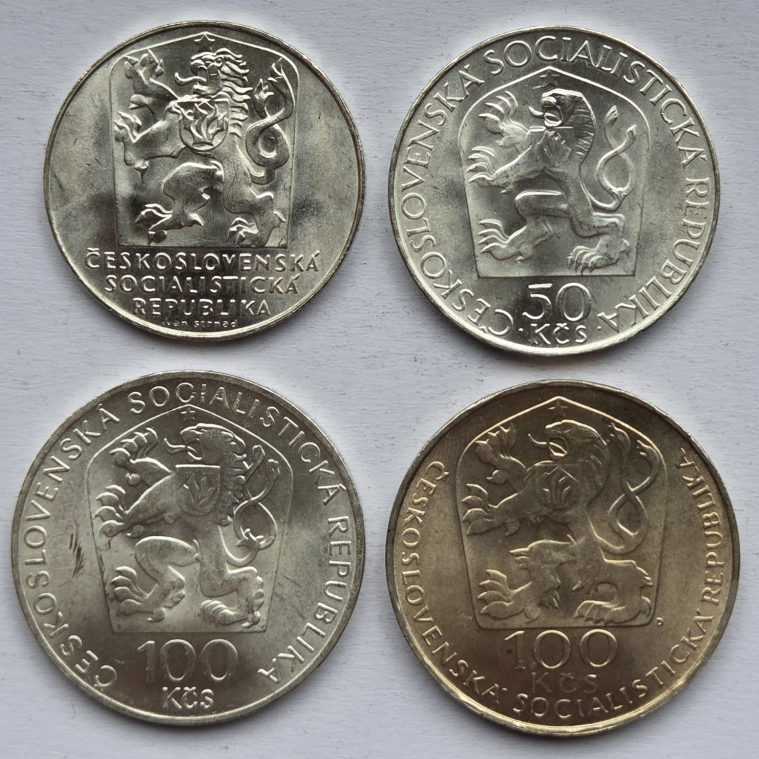  Tschechoslowakei: Lot aus vier Silbermünzen, zusammen 35,1 g Feinsilber   