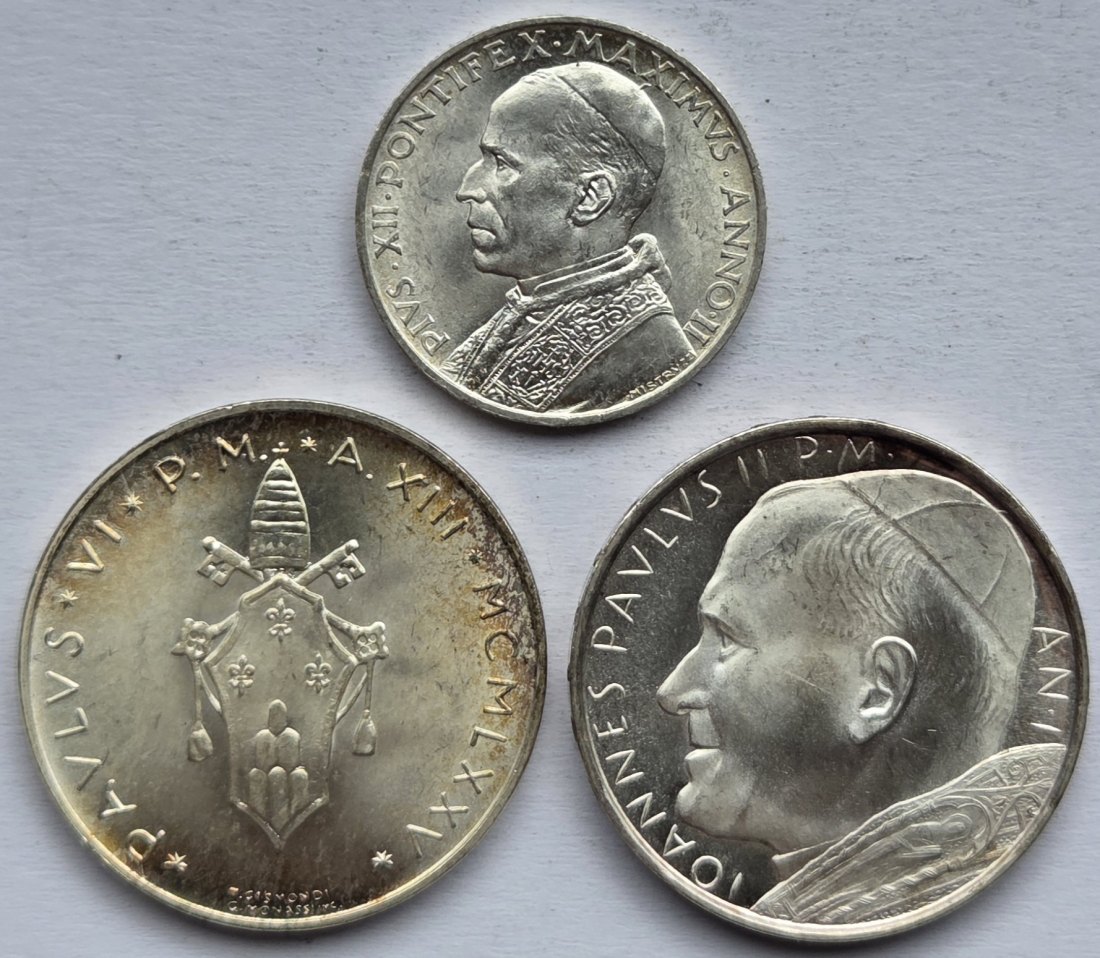  Vatikan: Lot aus drei Silbermünzen, zusammen 22,5 g Feinsilber   