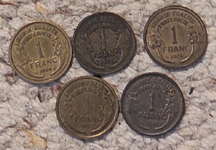  d016: Frankreich Münzlot mit 5 älteren verschiedenen 1 Franc-Stücken   