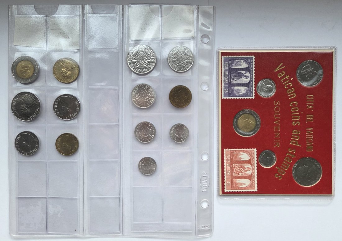  Vatikan: Lot aus drei Münzsätzen   