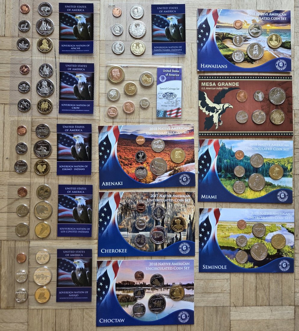  USA Vereinigte Staaten: Lot aus 14 verschiedenen Native-Americans-Fantasiesets   