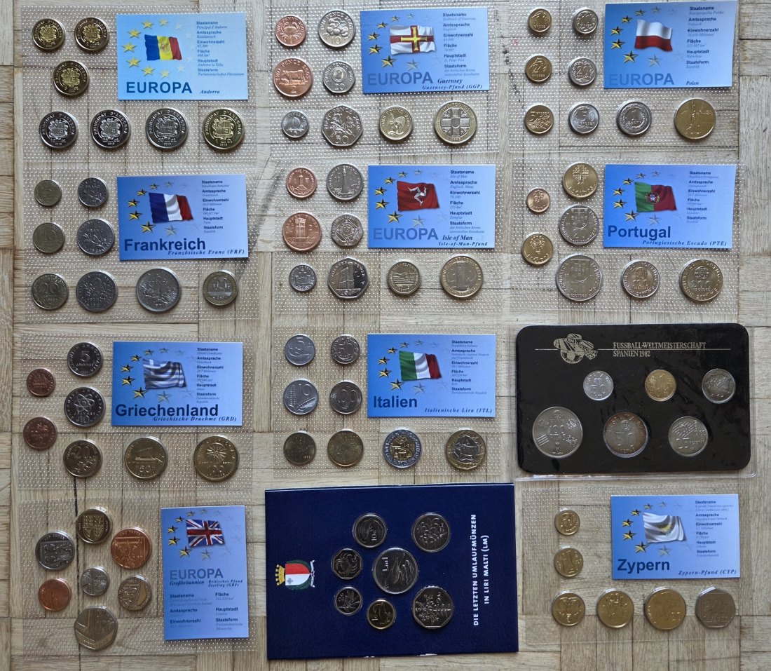  Europa: Lot aus zwölf verschiedenen Kursmünzensätzen   