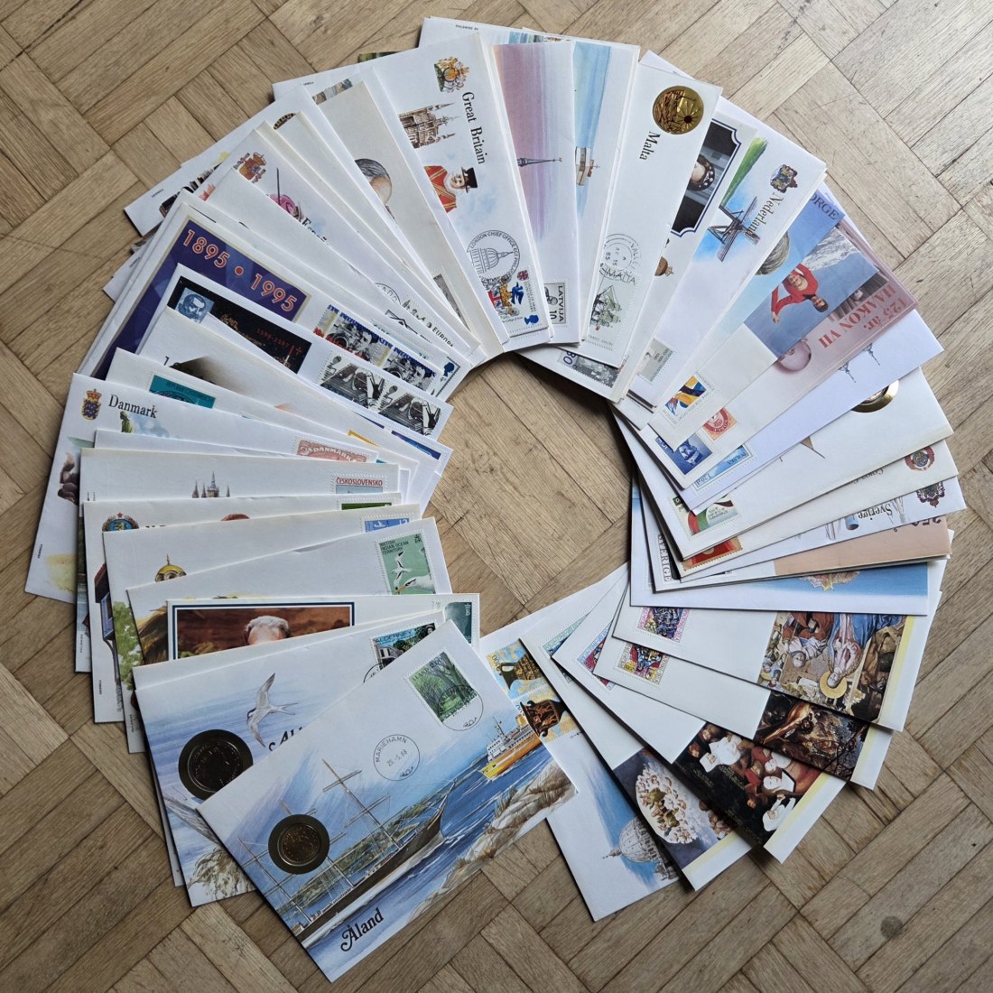  Europa: Lot aus 55 verschiedenen Numisbriefen   