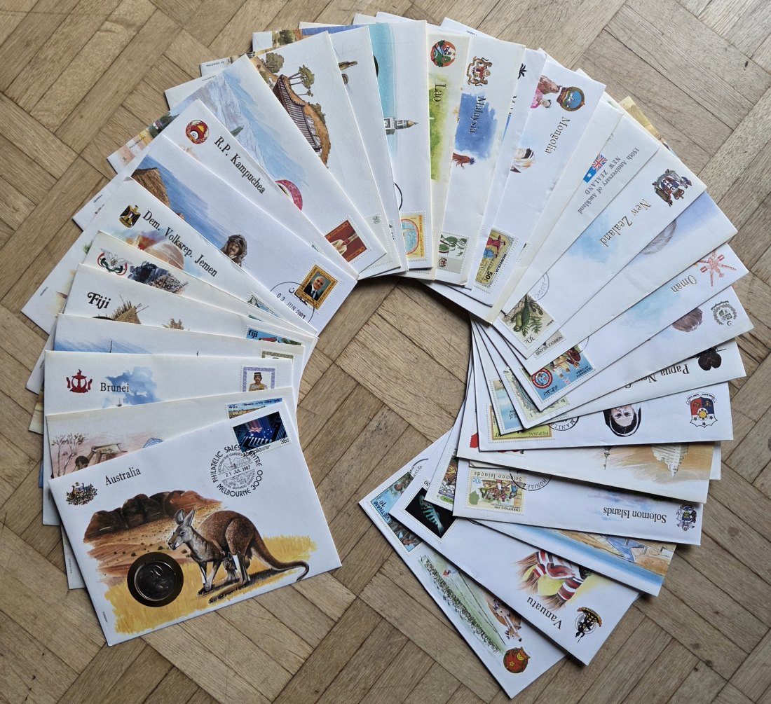  Asien/Ozeanien: Lot aus 33 verschiedenen Numisbriefen   