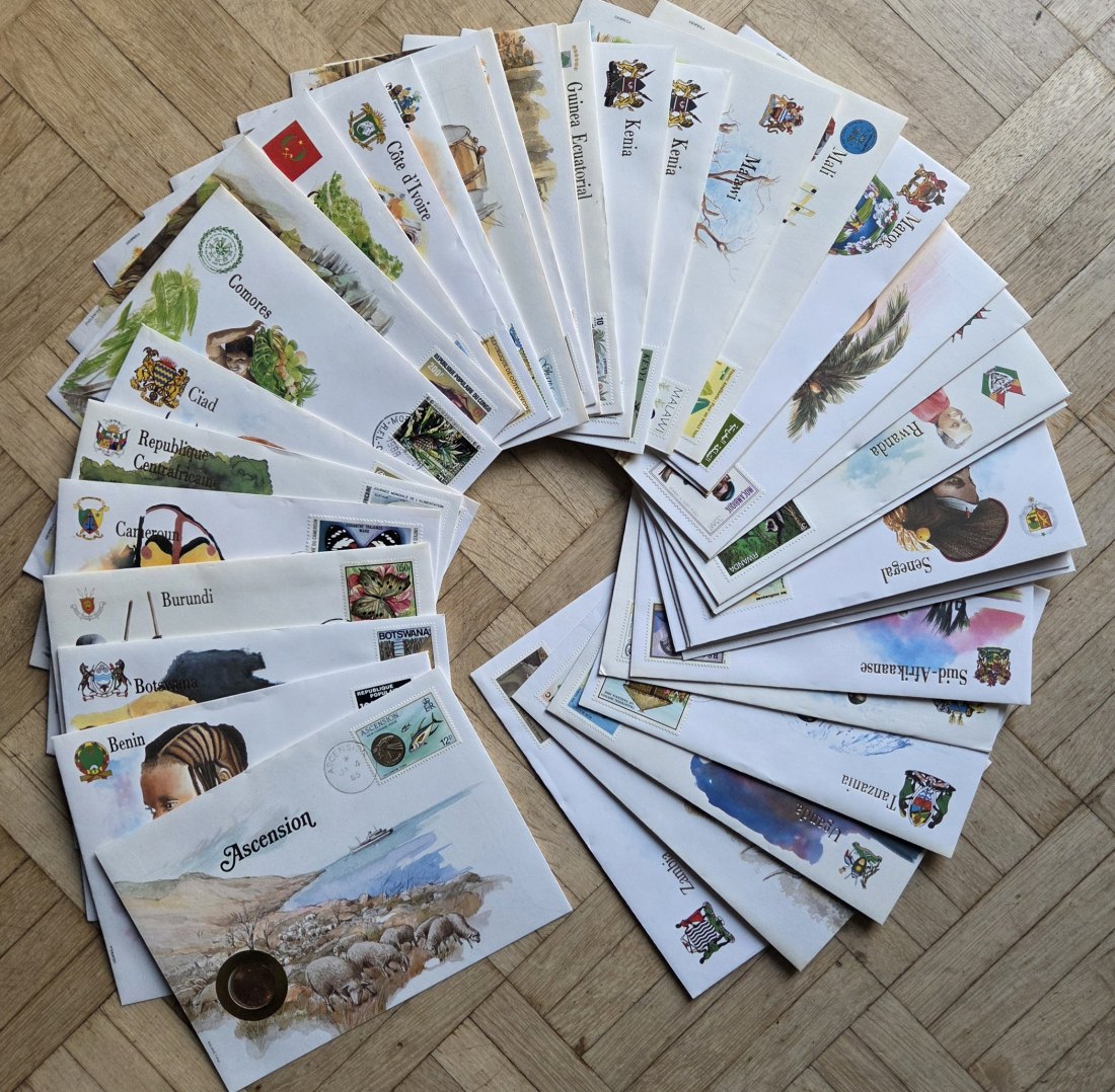  Afrika: Lot aus 36 verschiedenen Numisbriefen   
