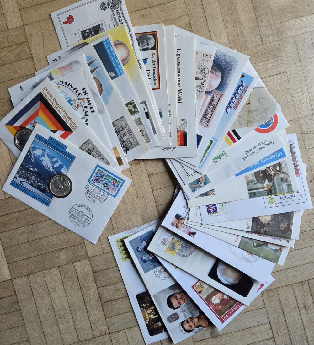  Europa: Lot aus 29 verschiedenen Numisbriefen mit Medaille   