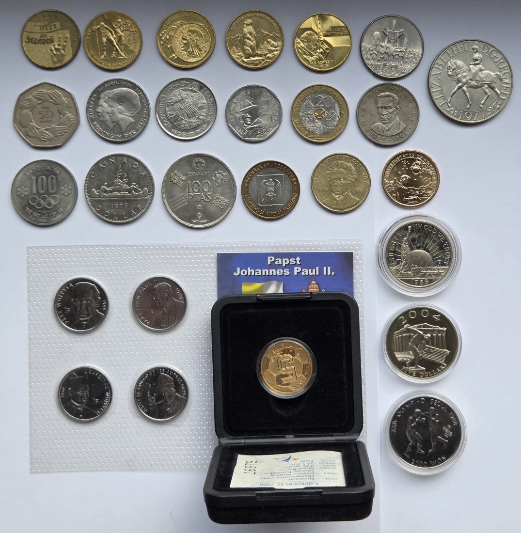 Lot aus 27 verschiedenen Kupfer-Nickel-Gedenkmünzen aus aller Welt   