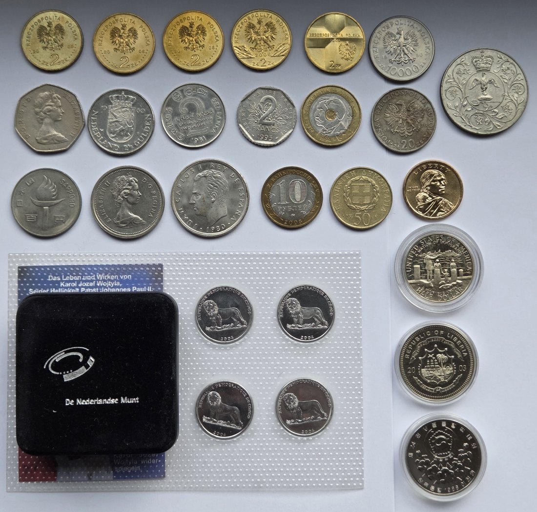  Lot aus 27 verschiedenen Kupfer-Nickel-Gedenkmünzen aus aller Welt   