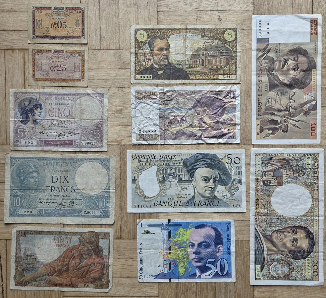  Frankreich: Lot aus elf verschiedenen Banknoten   