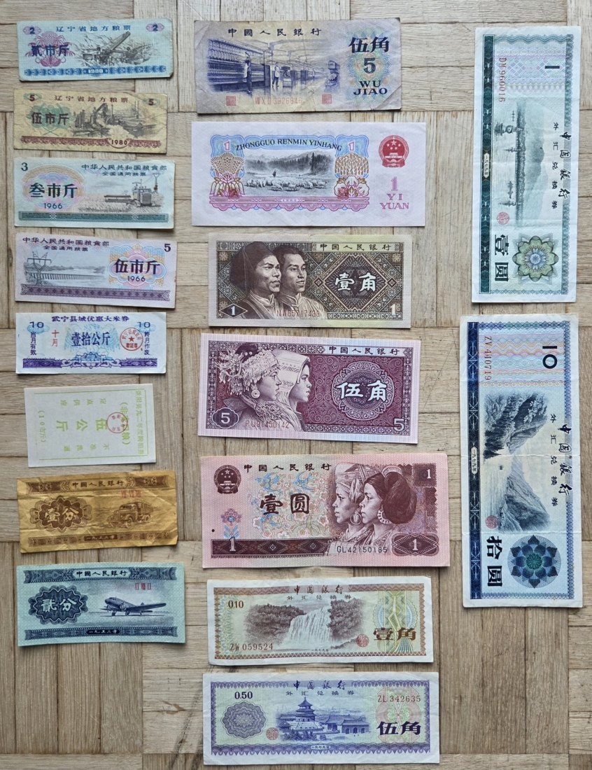  China: Lot aus 17 verschiedenen Banknoten   