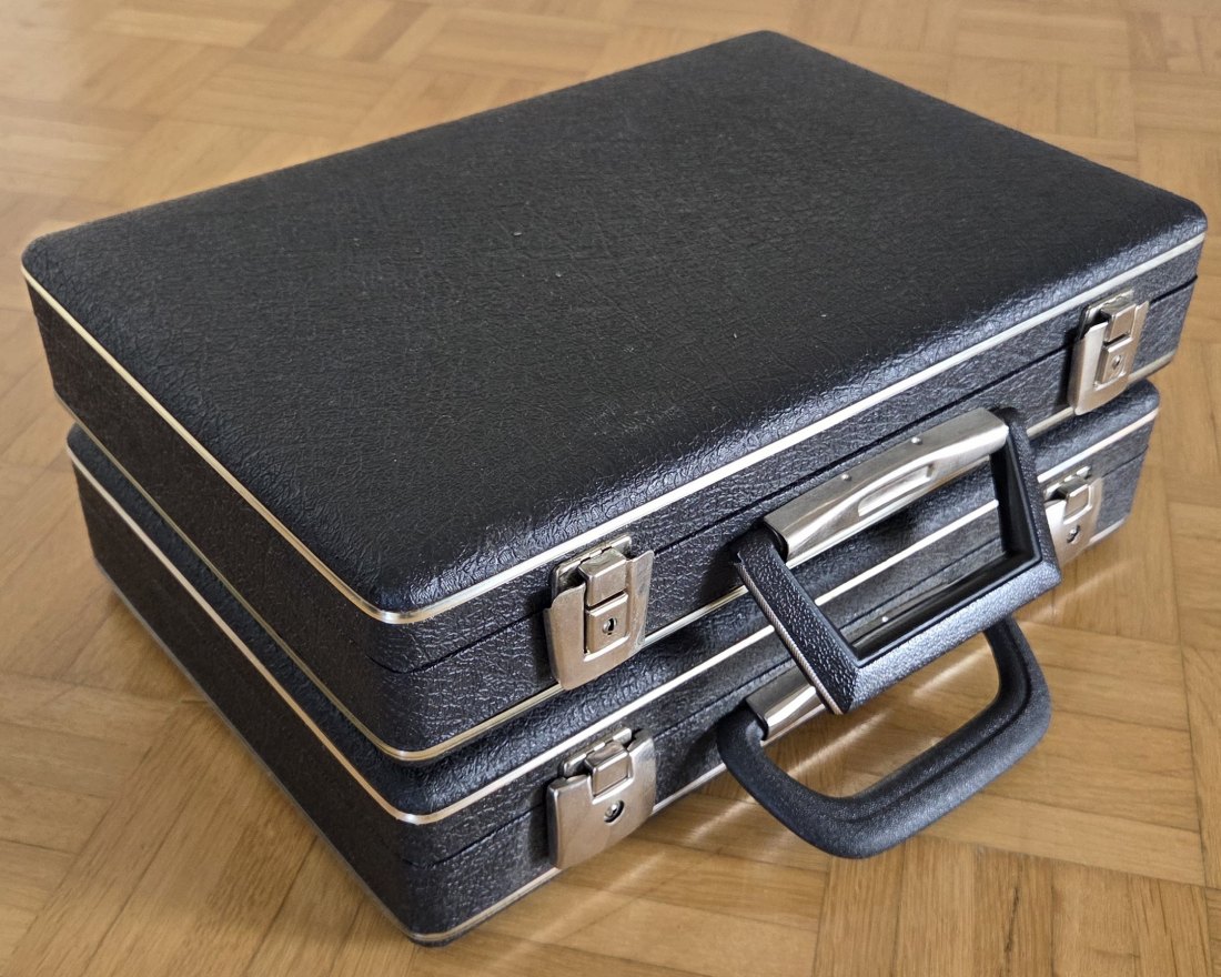  Zwei Münzkoffer, Leder   