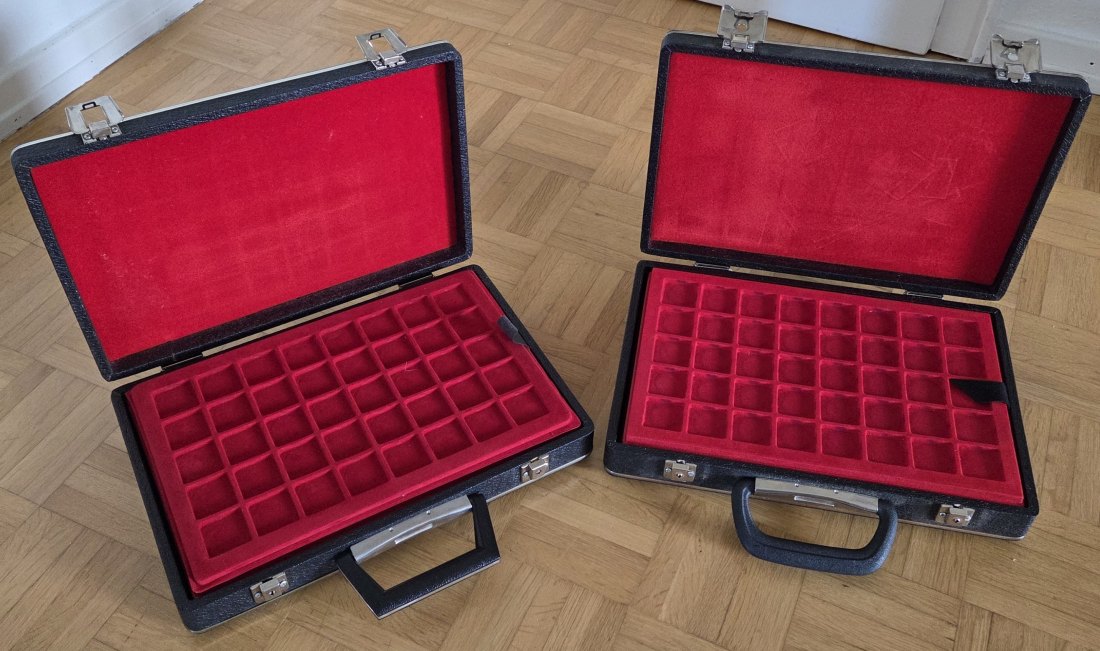  Zwei Münzkoffer, Leder   