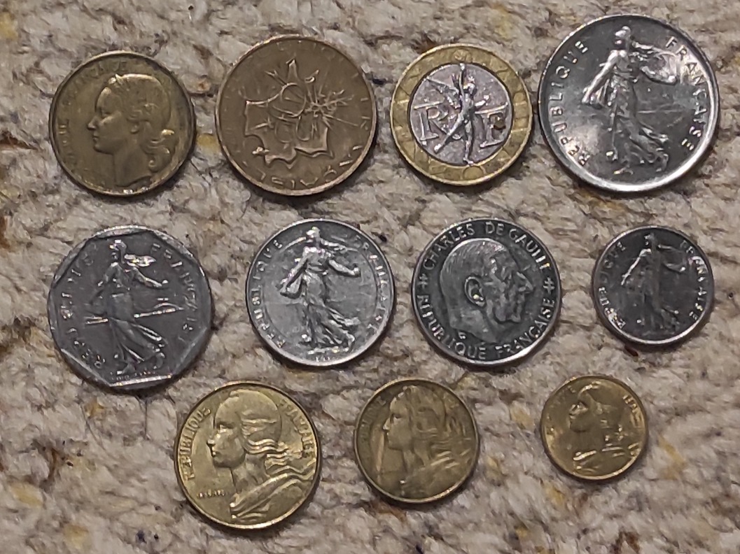  Set 045: Frankreich Münzlot mit 12 verschiedenen Münzen   