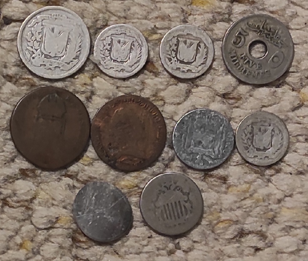  Set 050: Münzlot mit 12 alten aber schlecht erhaltenen Münzen   