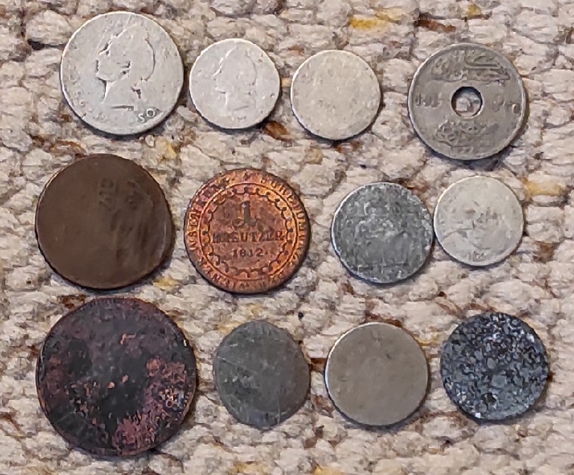  Set 050: Münzlot mit 12 alten aber schlecht erhaltenen Münzen   