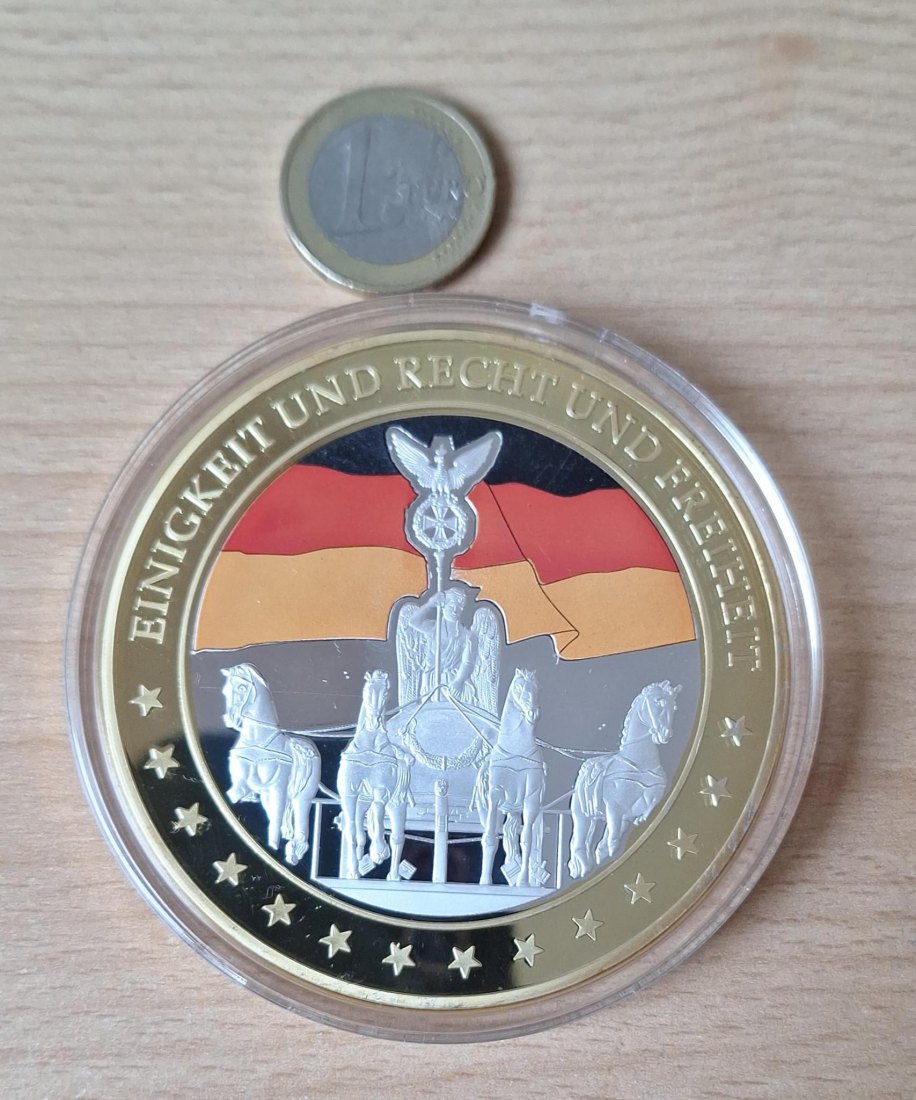  Der Deutschland Gigant: 70 mm-Medaille PP, Quadriga/Nationalhymne, ca. 132 Gramm, Auflage 9999 Stück   