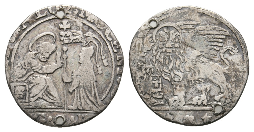  Ausland; Venedig; Kleinmünze, 2 x gelocht   