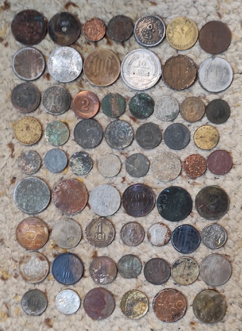 Set 072: 62 Schrottmünzen entweder abgerieben, beschädigt oder verfärbt