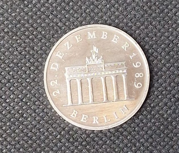  DDR Silber, 20 Mark 1990 A, Öffnung Brandenburger Tor, 999er Silber, Feingewicht 18,1 Gramm   