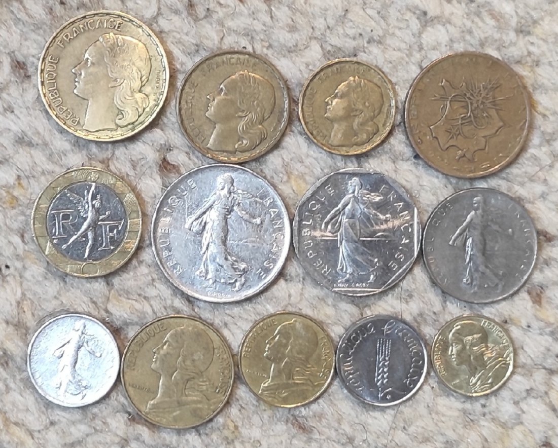  Set 076: Frankreich Münzlot mit 13 verschiedenen Münzen   