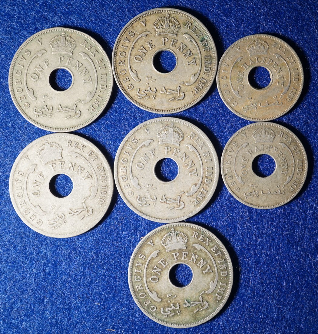  British West Africa, Konvolut von 7 One Penny / Half Penny, 1913-1935, seltenere dabei   