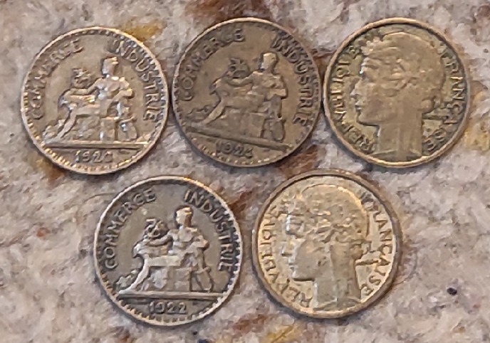  Frankreich kleines Münzlot mit 5 älteren 50 Centime Stücken verschiedener Jahrgänge   