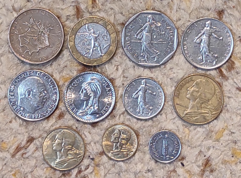 Set 091: Frankreich Münzlot mit 11 verschiedenen Münzen   