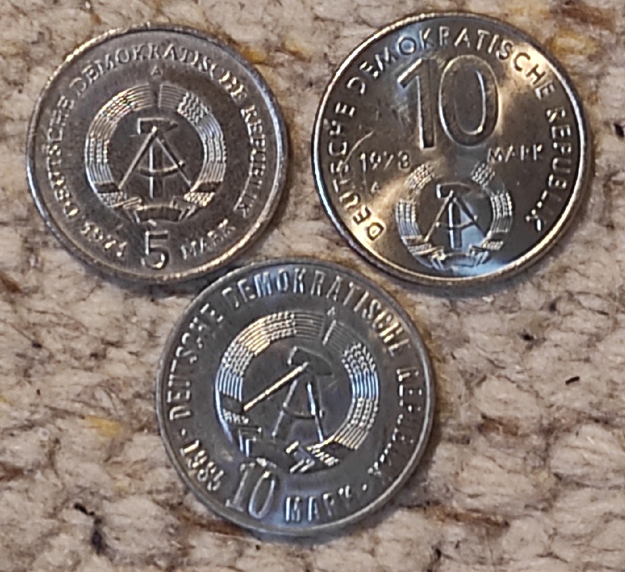  d024: DDR kleines Münzlot mit 3 verschiedenen Münzen   