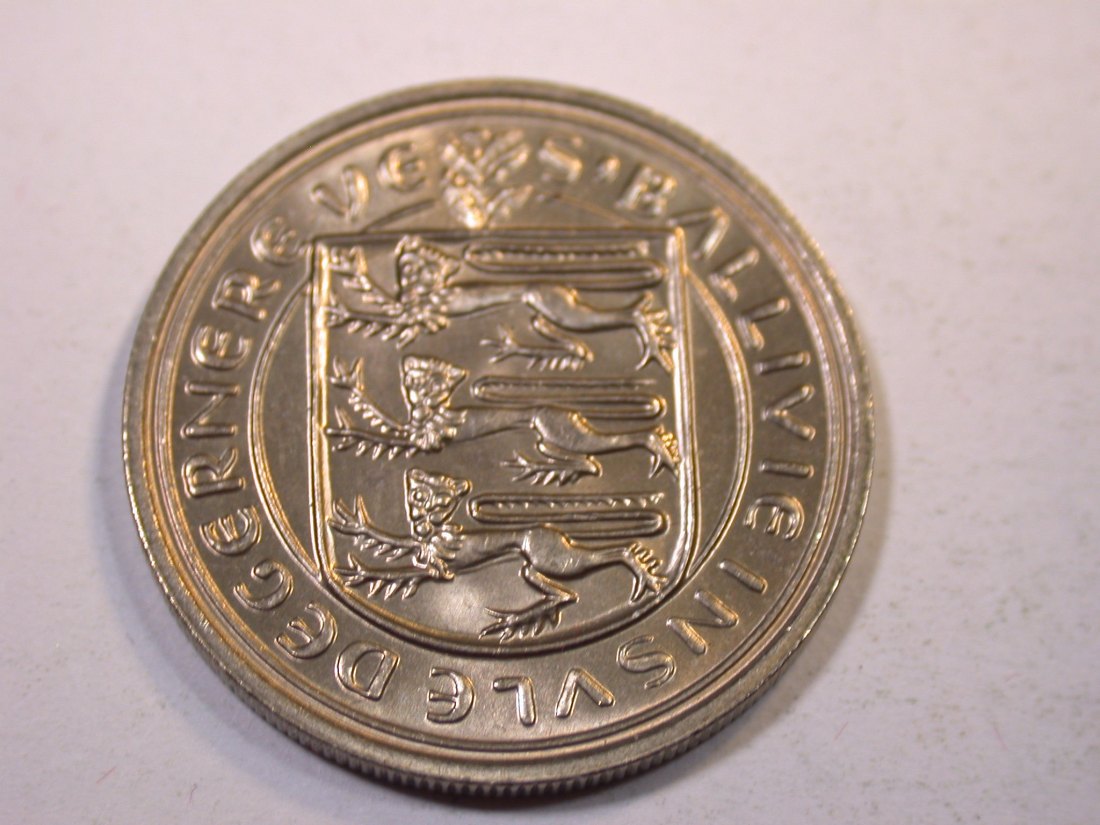  K01 Guernsey  5 Pence 1982 in unc    Originalbilder   