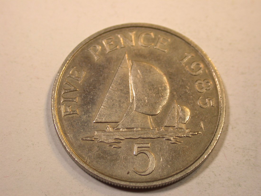  K01 Guernsey  5 Pence 1985 in unc    Originalbilder   