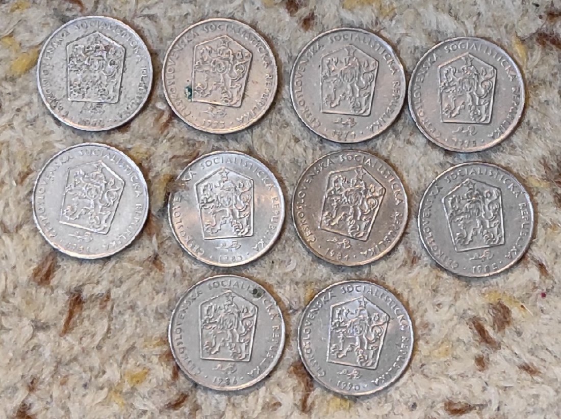  Set 095: Tschechoslowakei Münzlot mit 10 verschiedenen Jahrgängen von 2 Kronen Stücken   